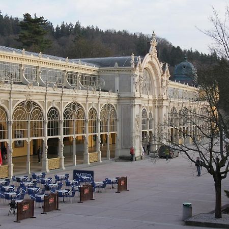 Apartman Karlovarska マリアーンスケー・ラーズニェ エクステリア 写真