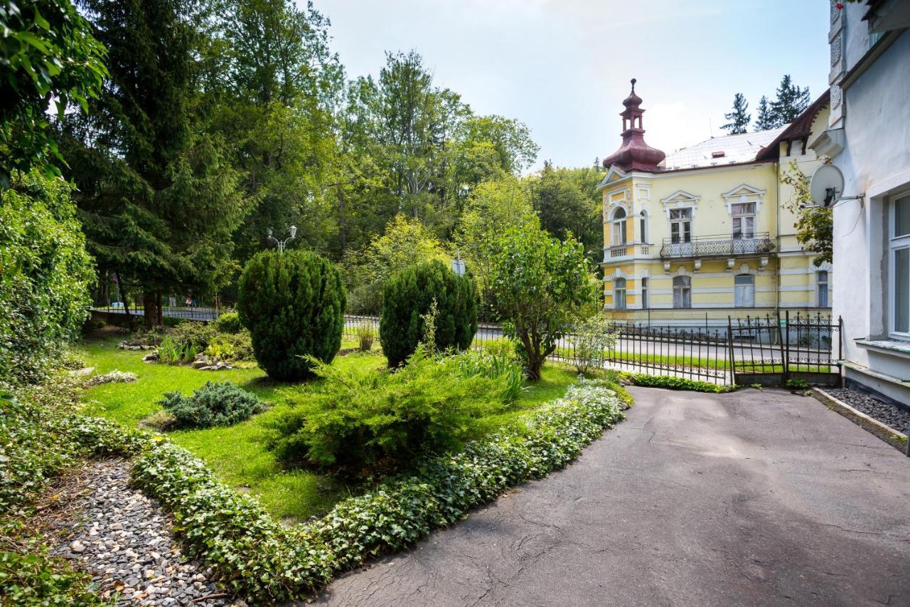 Apartman Karlovarska マリアーンスケー・ラーズニェ エクステリア 写真