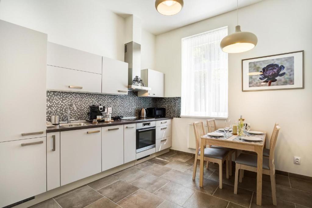 Apartman Karlovarska マリアーンスケー・ラーズニェ エクステリア 写真